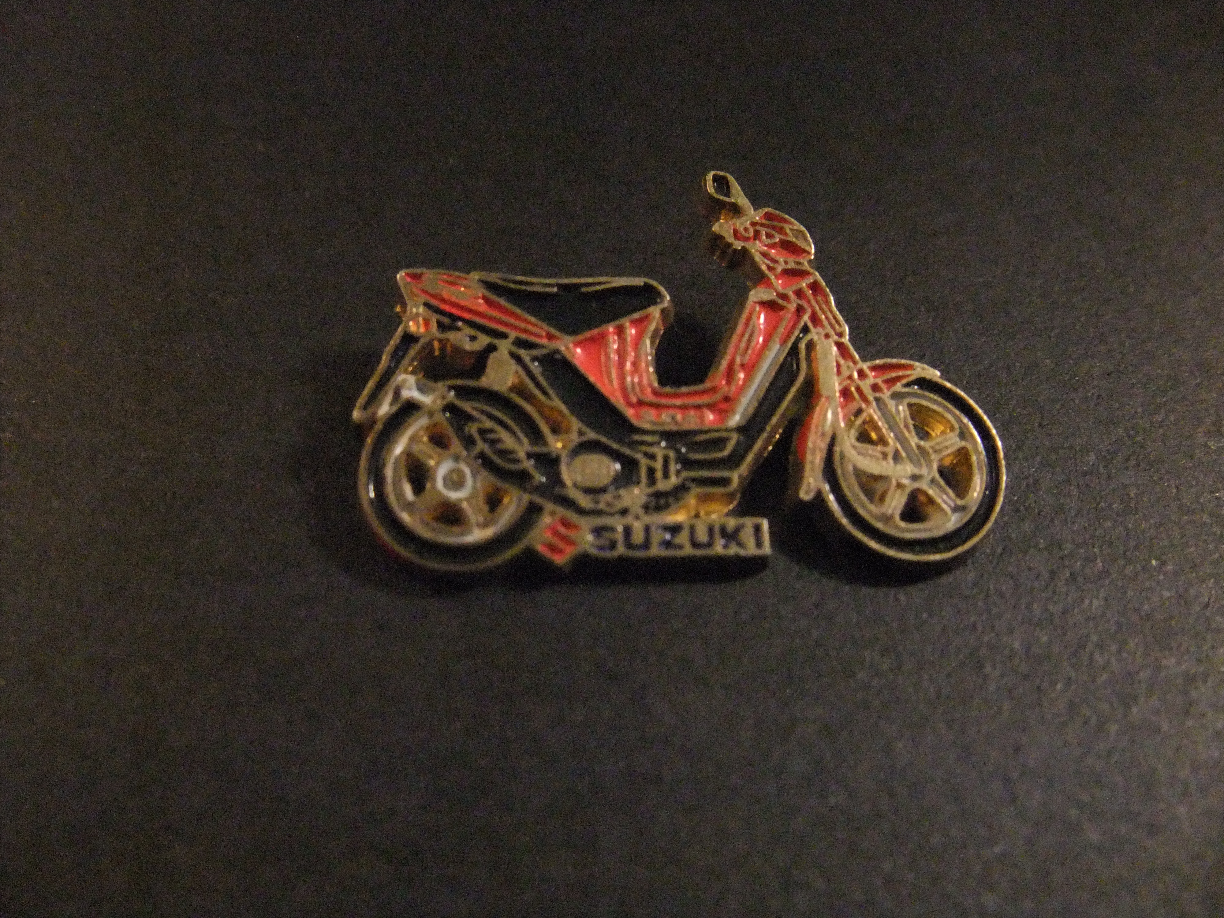 Suzuki,bromfiets of een lichte 100 cc tweetakt voor de Aziatische markt.